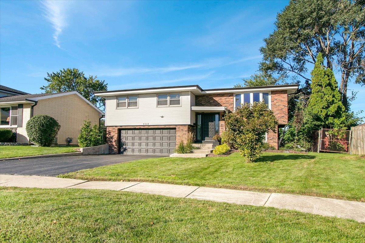 9248 S 89th Ave., Hickory Hills, IL 60457