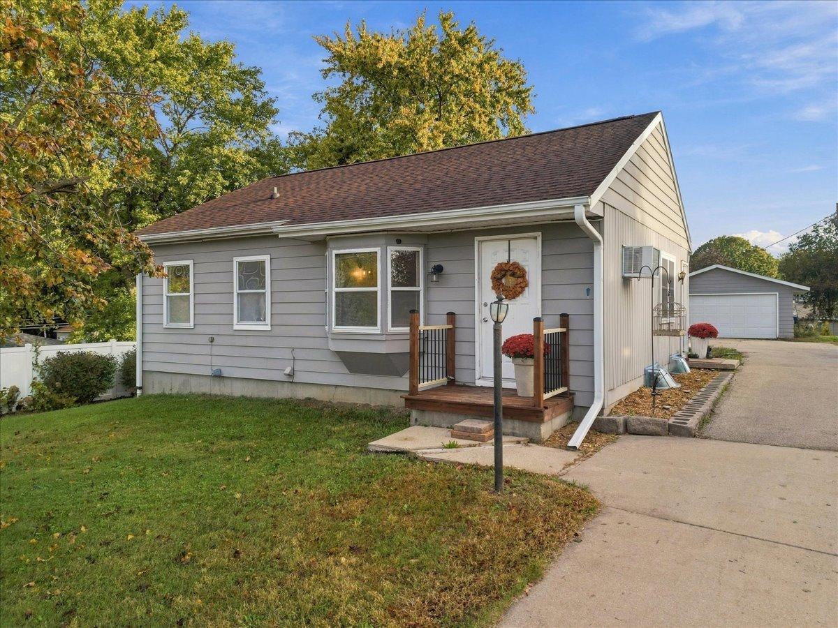 1103 Chicago Ave., Dixon, IL 61021