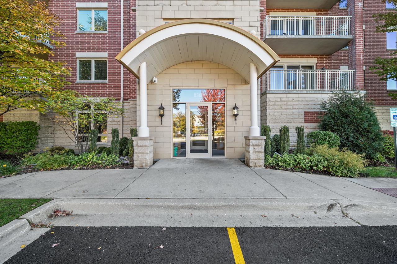 8300 Concord Dr. #213, Morton Grove, IL 60053