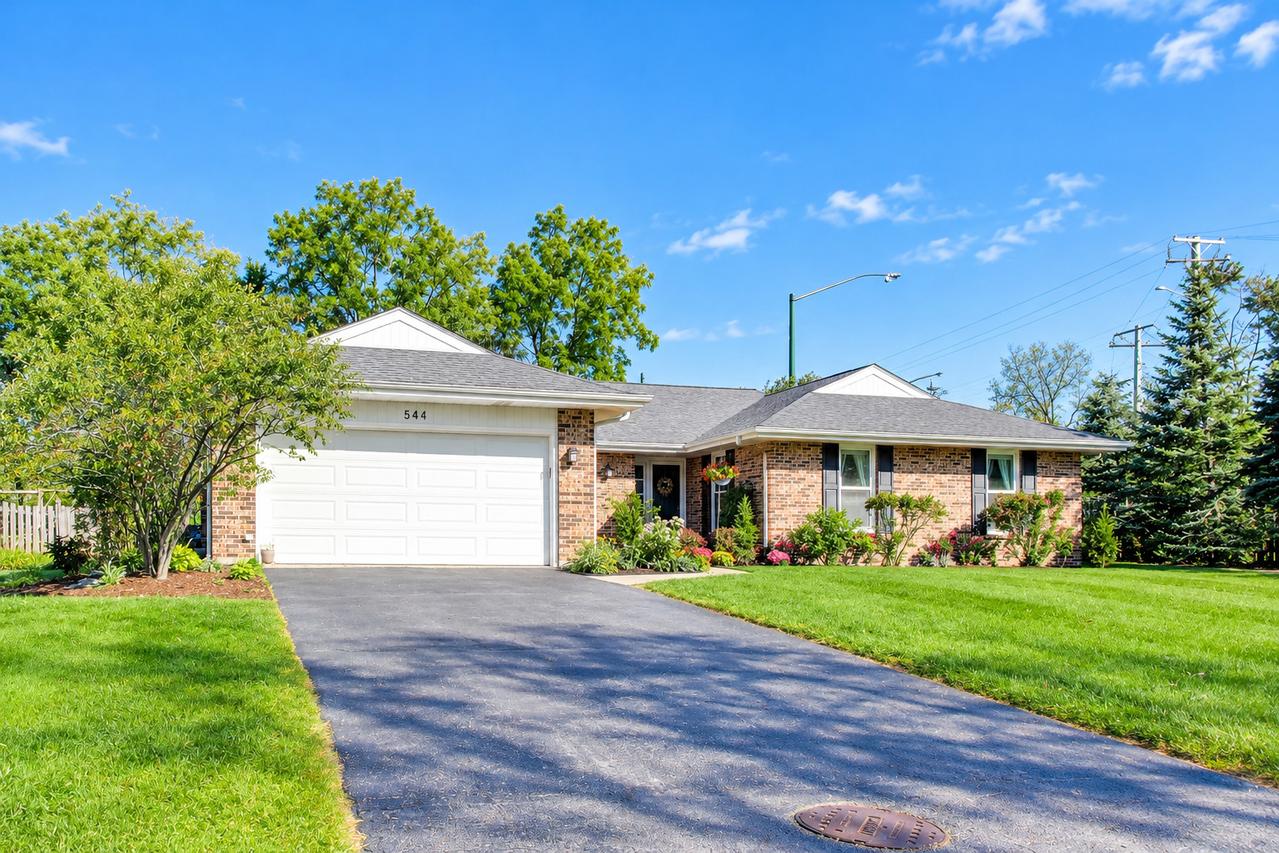 544 Fox Glove Ln., Barrington, IL 60010