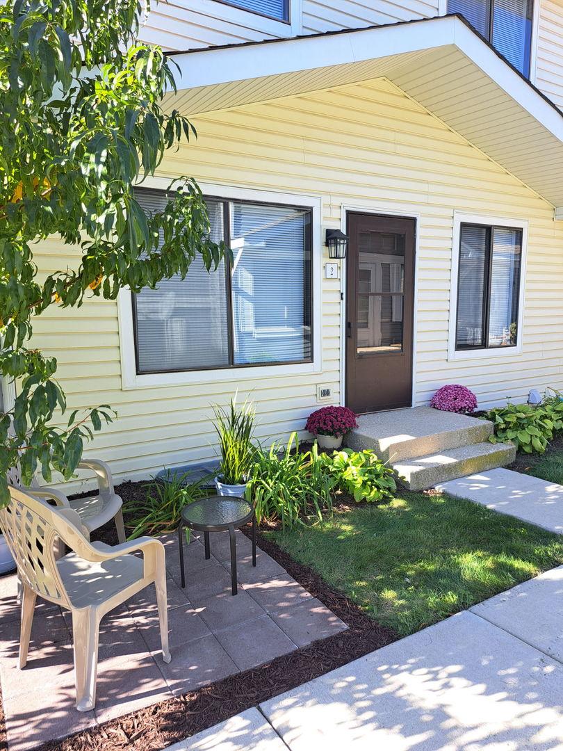 2s759 Winchester Cir. #2, Warrenville, IL 60555