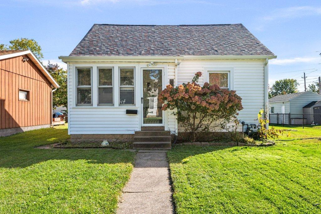 806 22nd Ave., East Moline, IL 61244