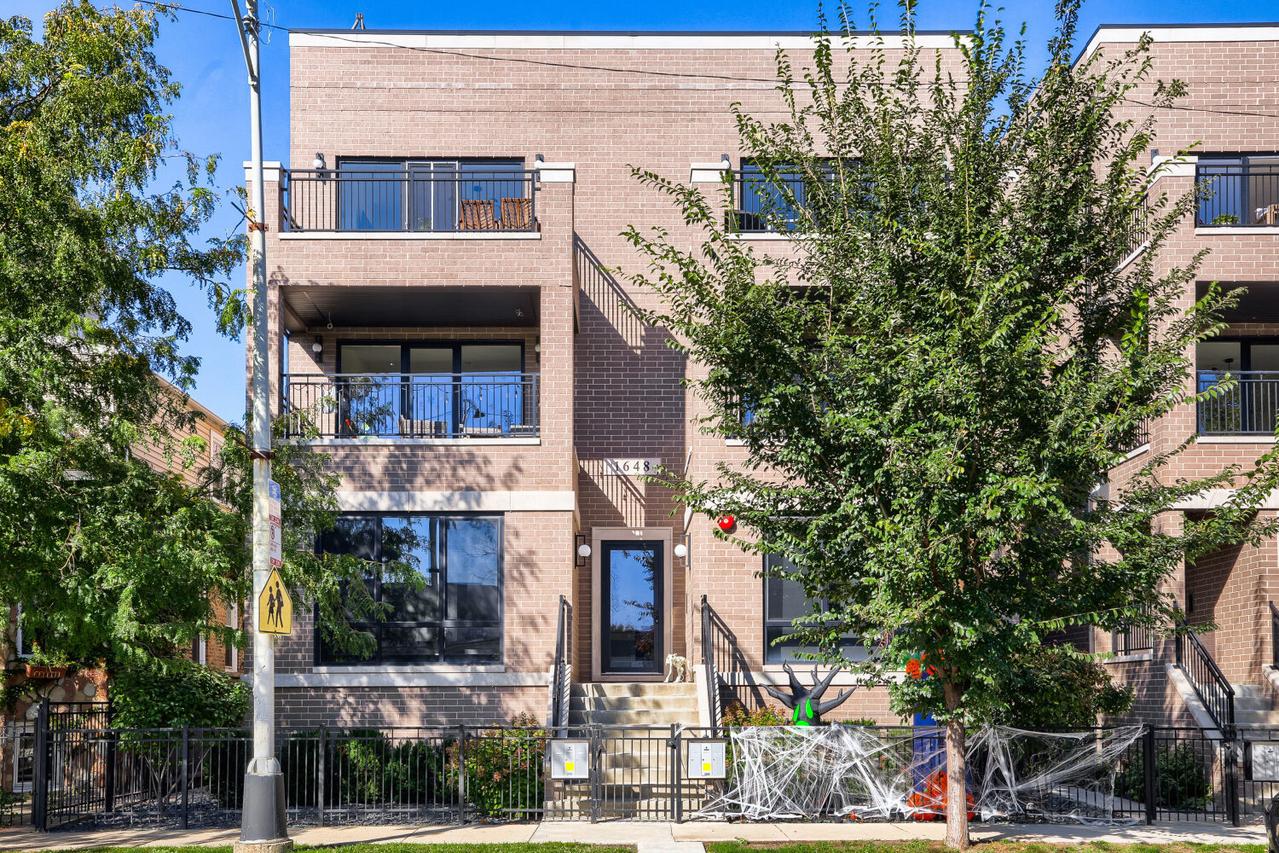 1648 W Diversey Pkwy. #2E, Chicago, IL 60614