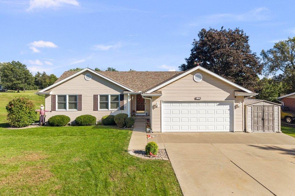 829 Fyre Lake Dr., Sherrard, IL 61281