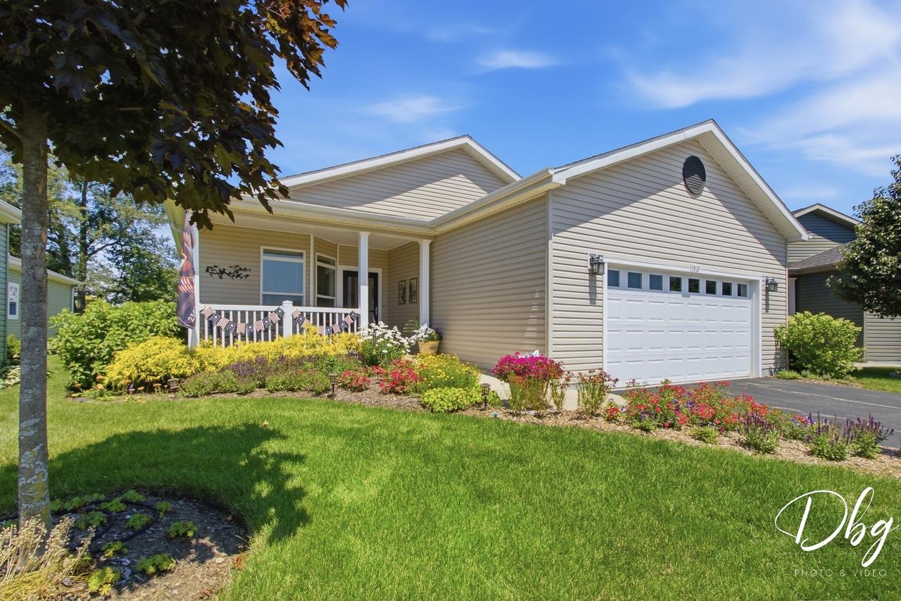 1512 Concord Cir., Grayslake, IL 60030