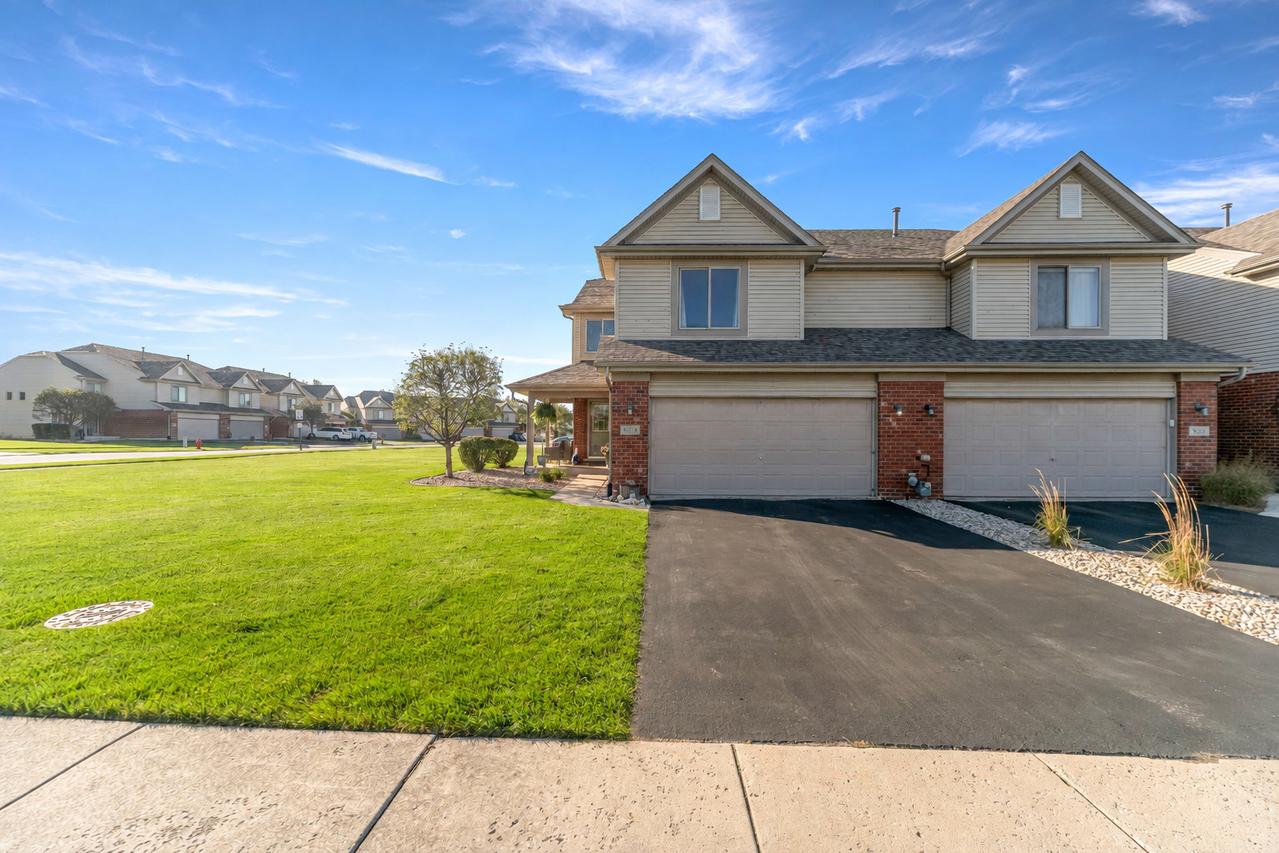8229 Pecan Pl., Frankfort, IL 60423