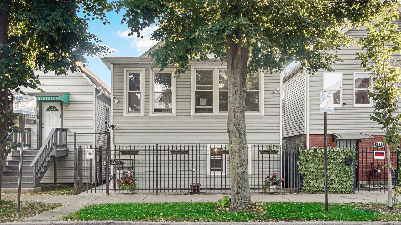 4425 W Carroll Ave., Chicago, IL 60624