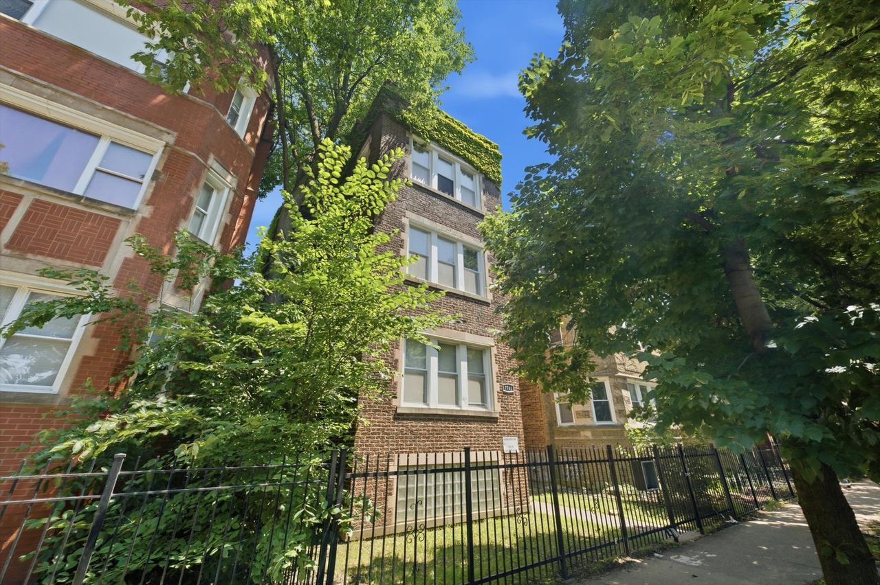 7741 S Yates Blvd., Chicago, IL 60649