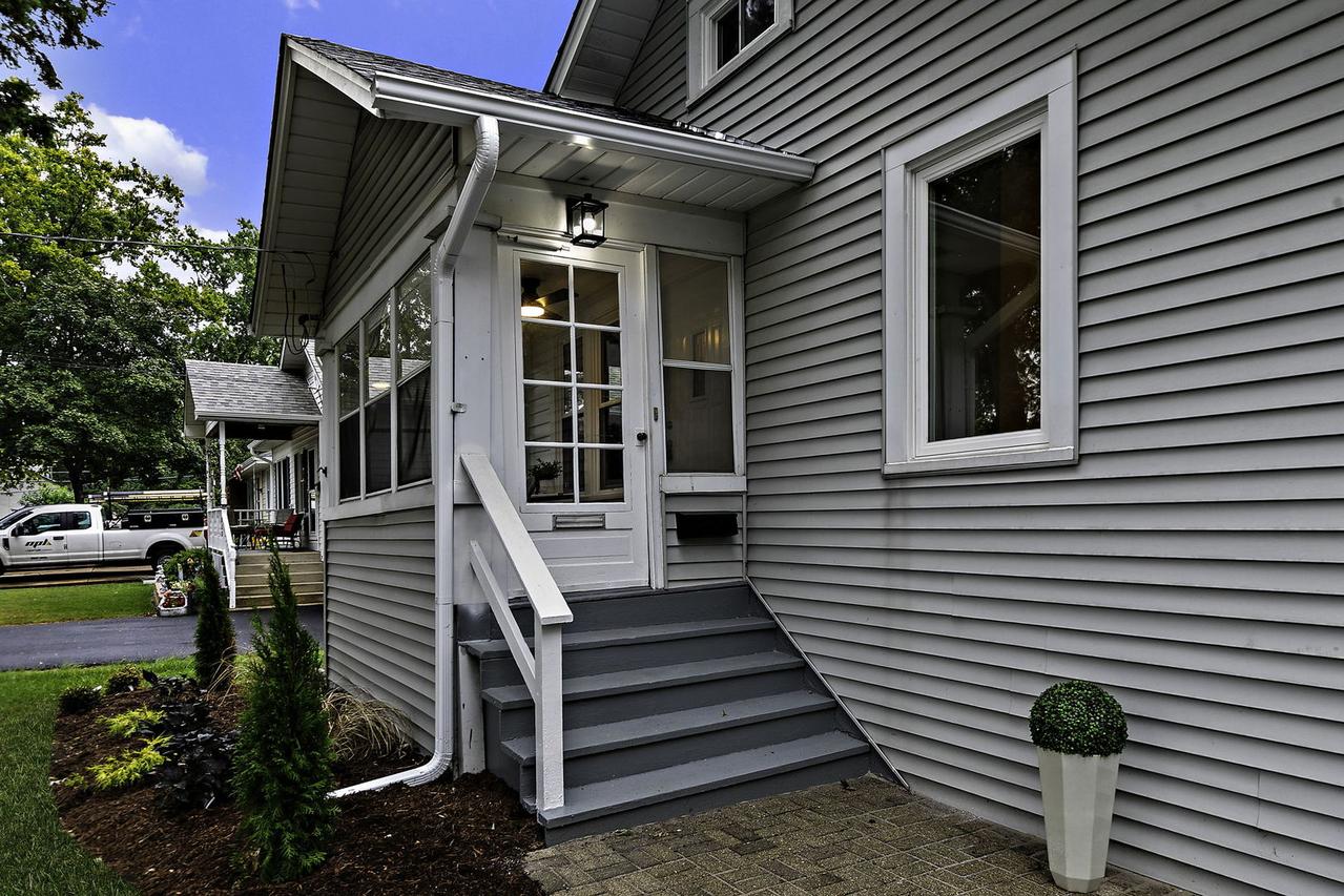 143 E Division St., Villa Park, IL 60181
