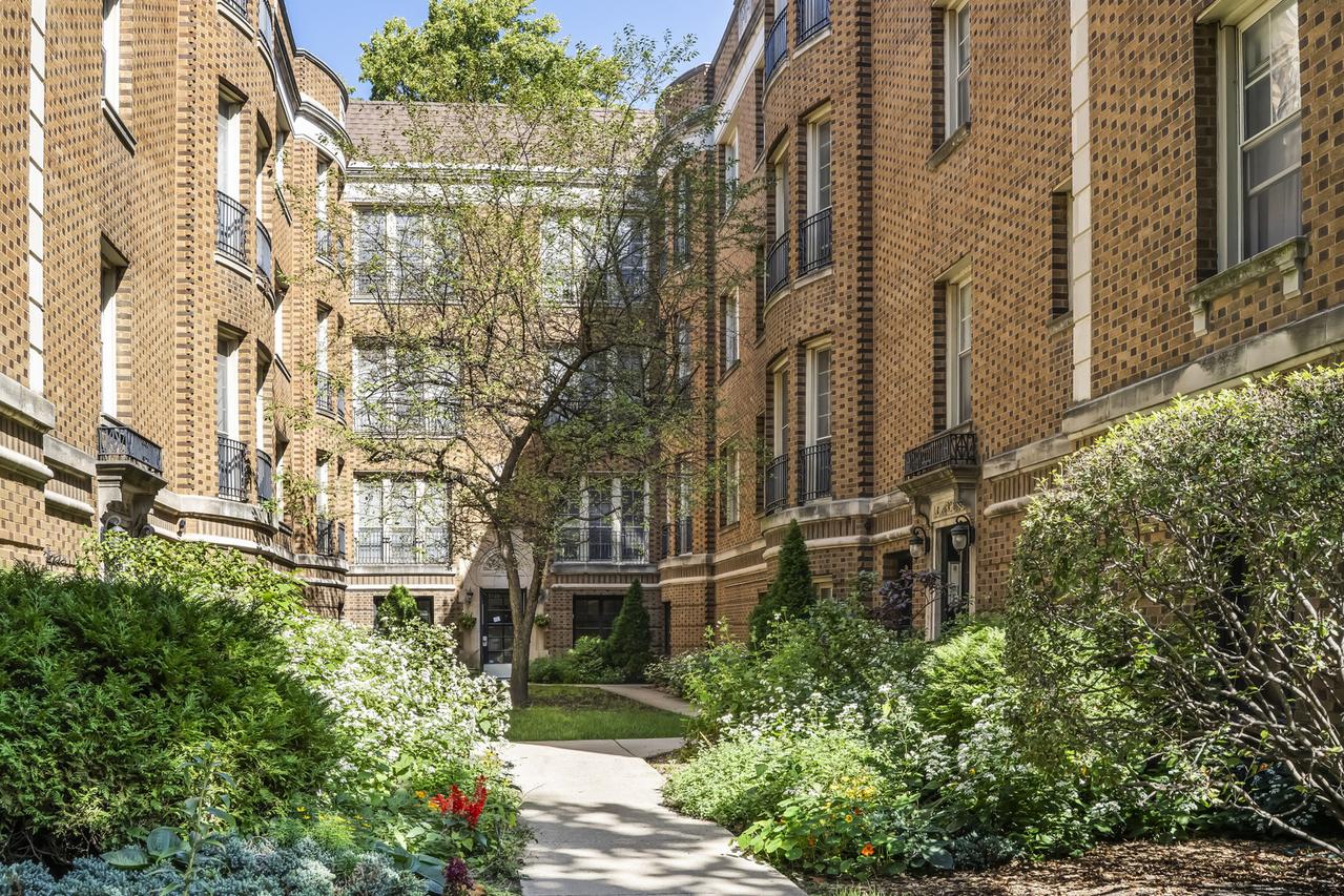 1524 W Fargo Ave. #2S, Chicago, IL 60626