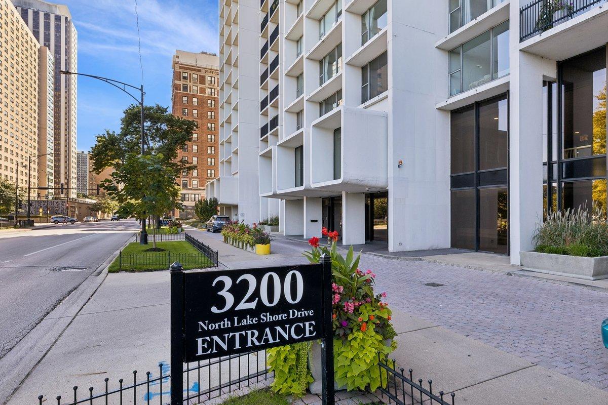 3200 N Lake Shore Dr. #2402, Chicago, IL 60657
