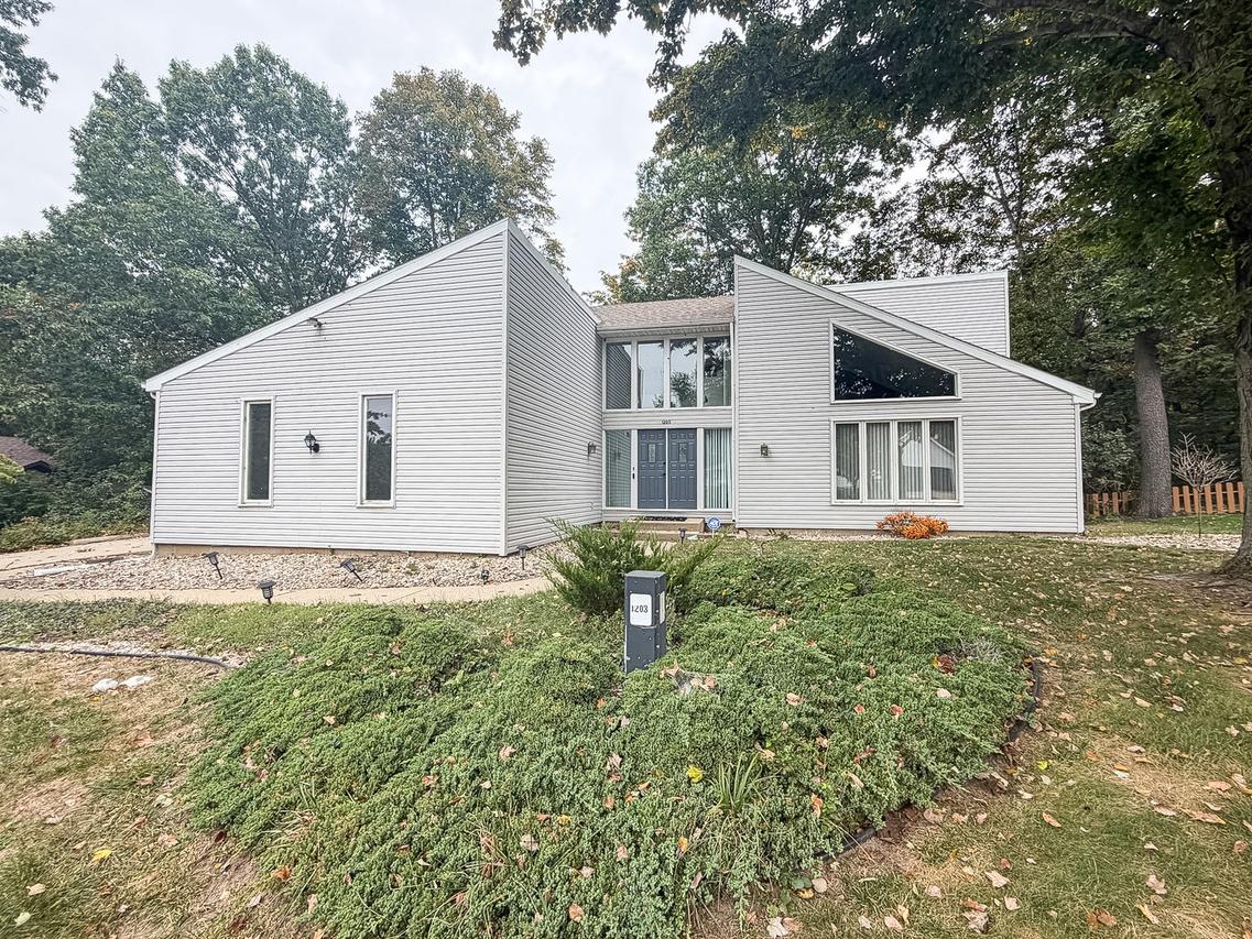 1203 Lakeridge Ct., Danville, IL 61832