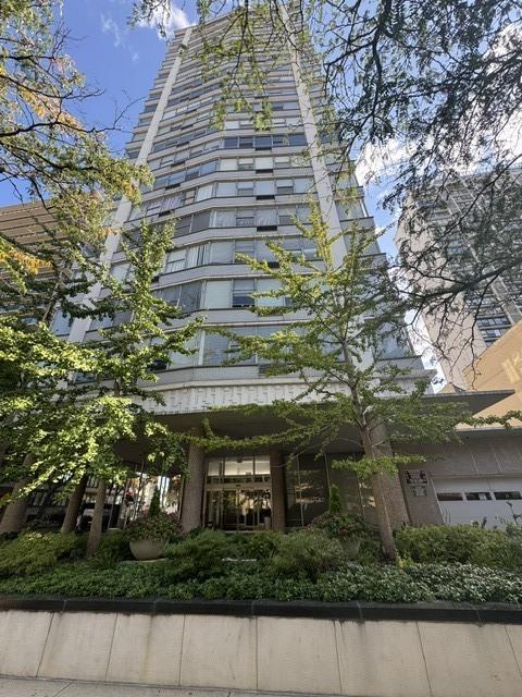 5757 N Sheridan Rd. #15E, Chicago, IL 60660