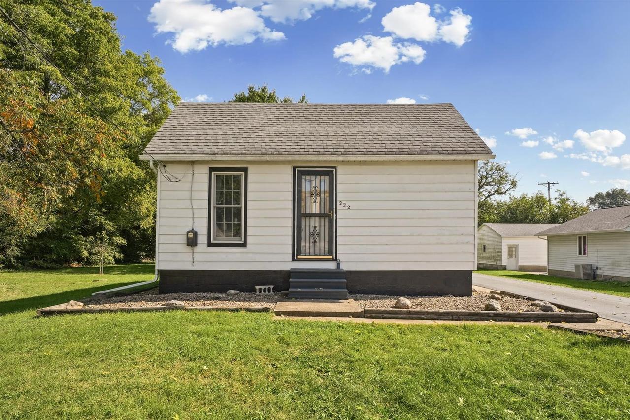 222 S West St., Gibson City, IL 60936