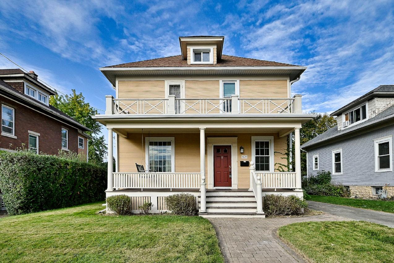 428 Billings St., Elgin, IL 60123