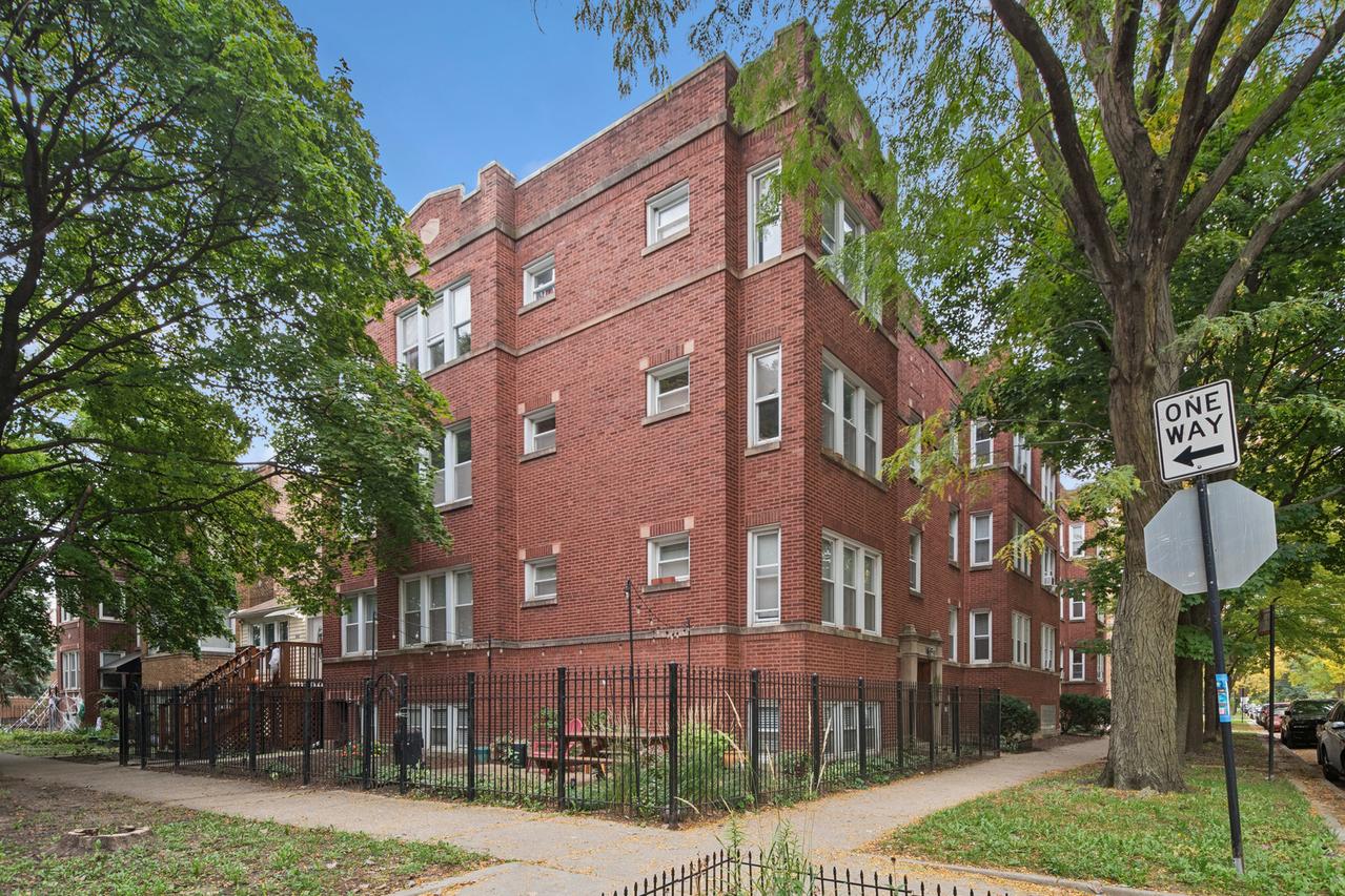 3701 W Cullom Ave. #2B, Chicago, IL 60618