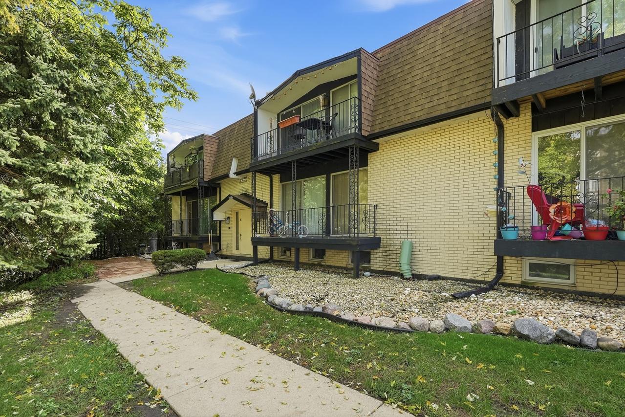 5633 Edge Lake Dr., Oak Lawn, IL 60453