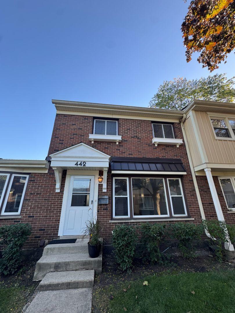 442 Congress Ct. #9, Wood Dale, IL 60191