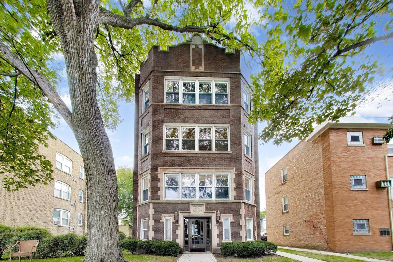 8911 Lamon Ave. #C, Skokie, IL 60077