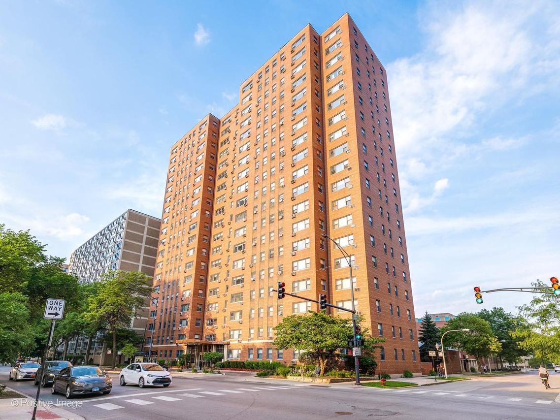 2909 N Sheridan Rd. #1907, Chicago, IL 60657