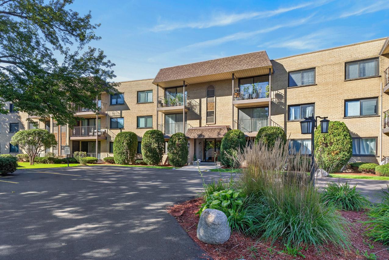 4660 N Austin Ave. #211, Chicago, IL 60630