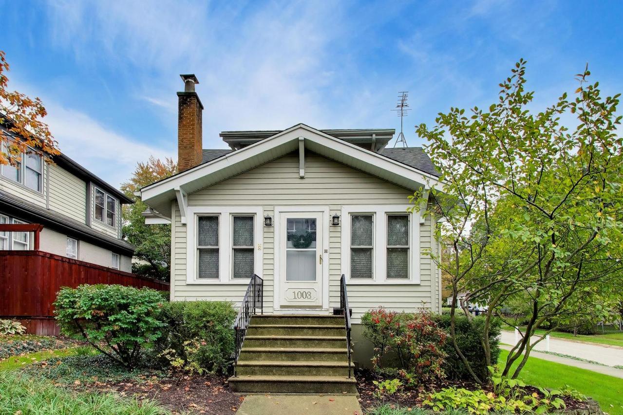 1003 Ash St., St. Charles, IL 60174