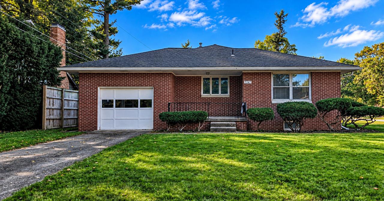 2101 Cureton Dr., Urbana, IL 61801