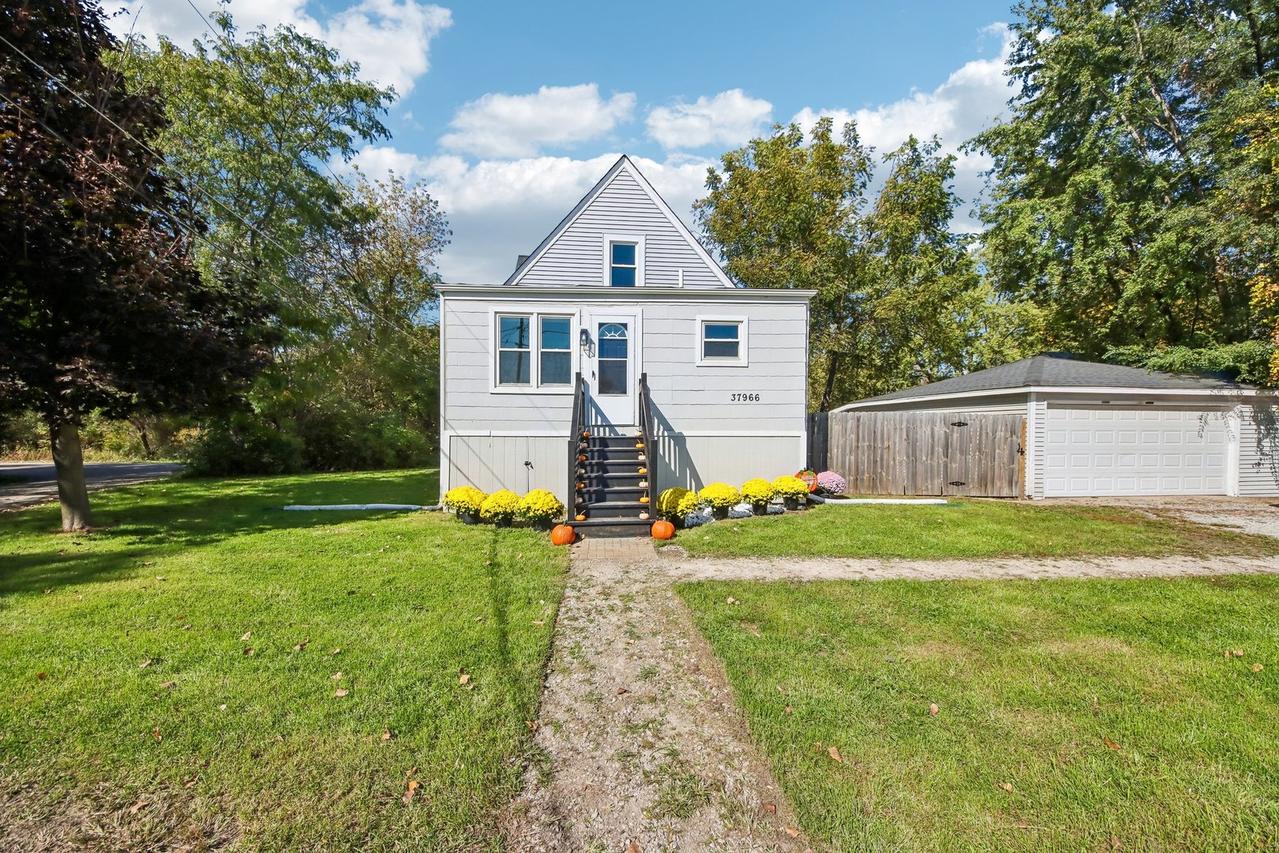 37966 N Nora Pl., Spring Grove, IL 60081
