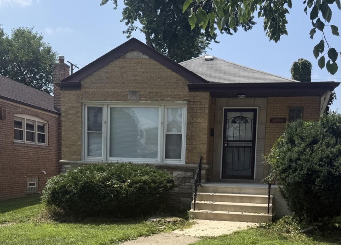 8926 S Paxton Ave., Chicago, IL 60617