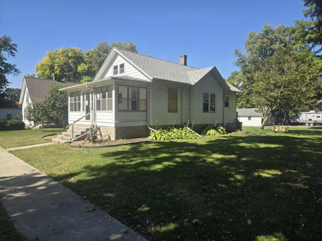 100 W Charles St., Mclean, IL 61754
