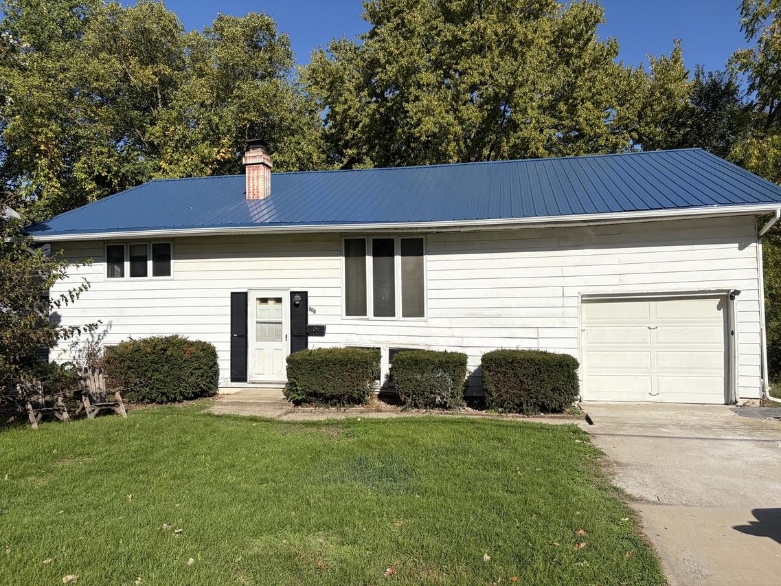 808 N Jefferson Ave., Dixon, IL 61021