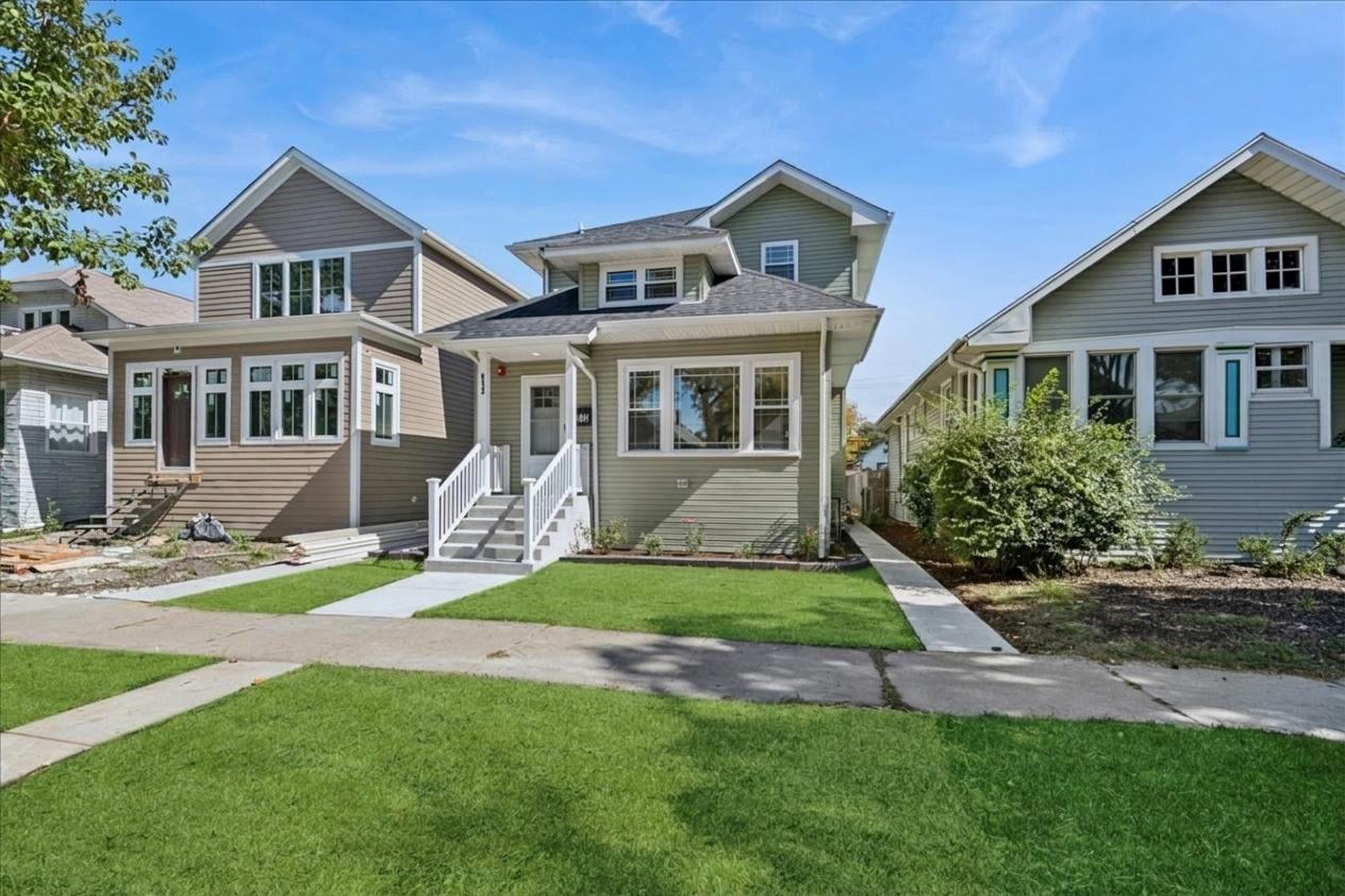 912 N Humphrey Ave., Oak Park, IL 60302