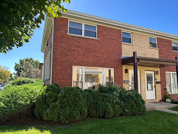 218 Linn Ct. #A, North Aurora, IL 60542