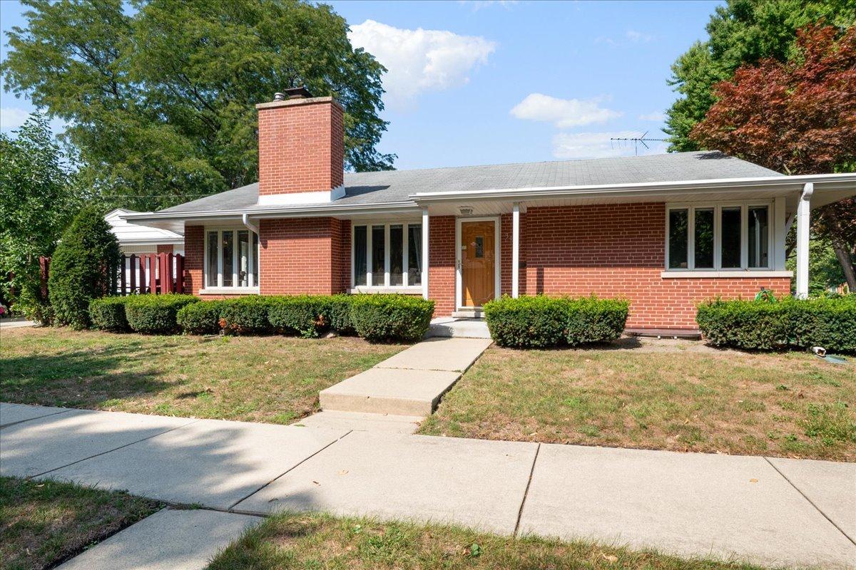 3902 Greenleaf St., Skokie, IL 60076