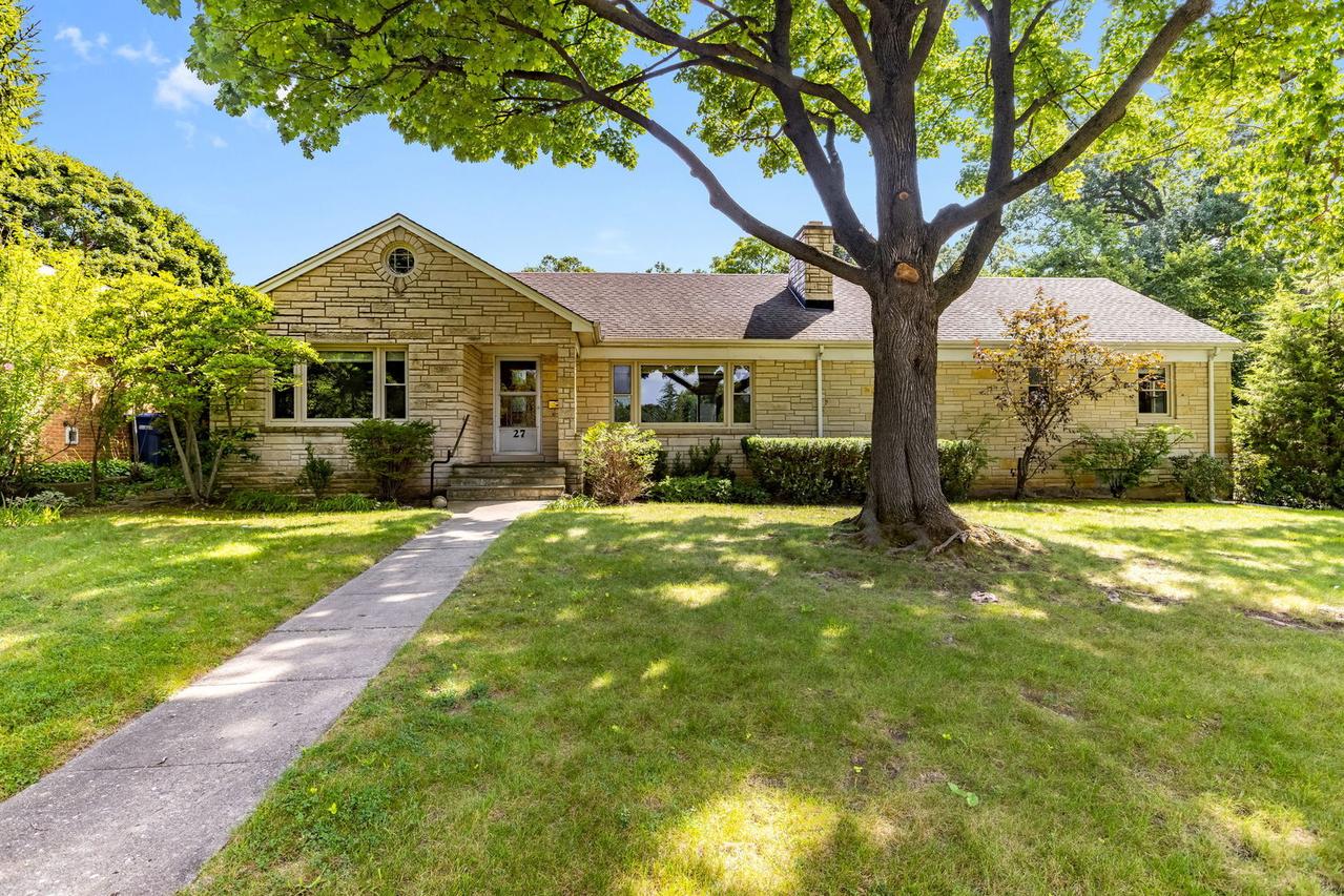 27 Pleasant Ave., Highwood, IL 60040