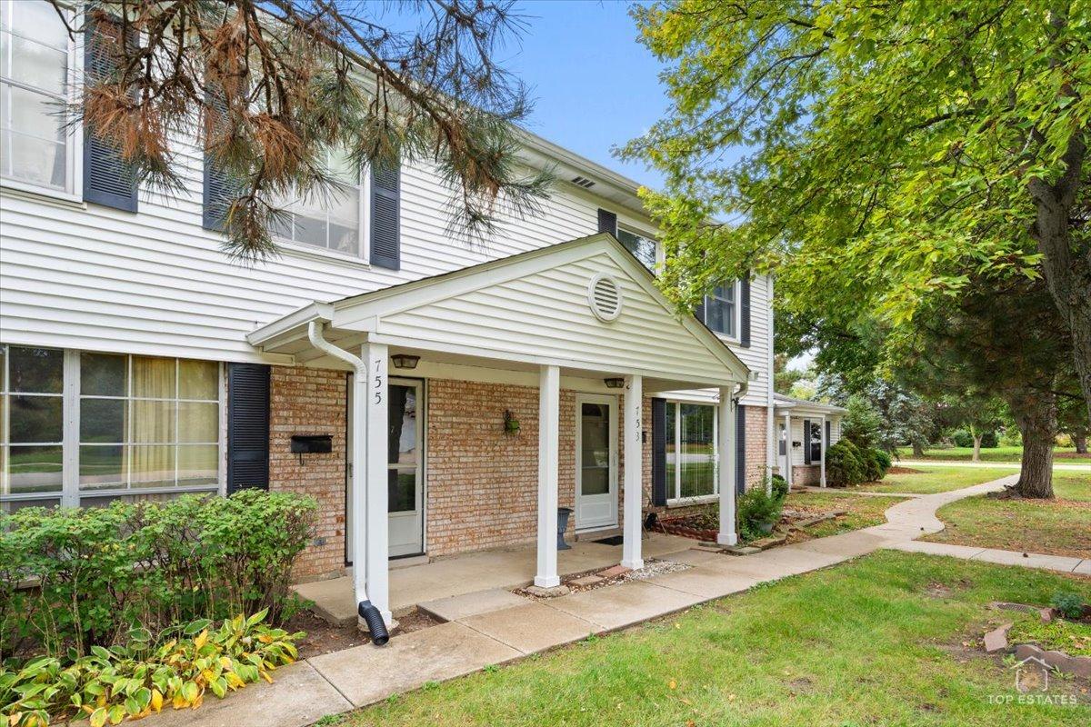 753 Moore Dr., Elk Grove Village, IL 60007