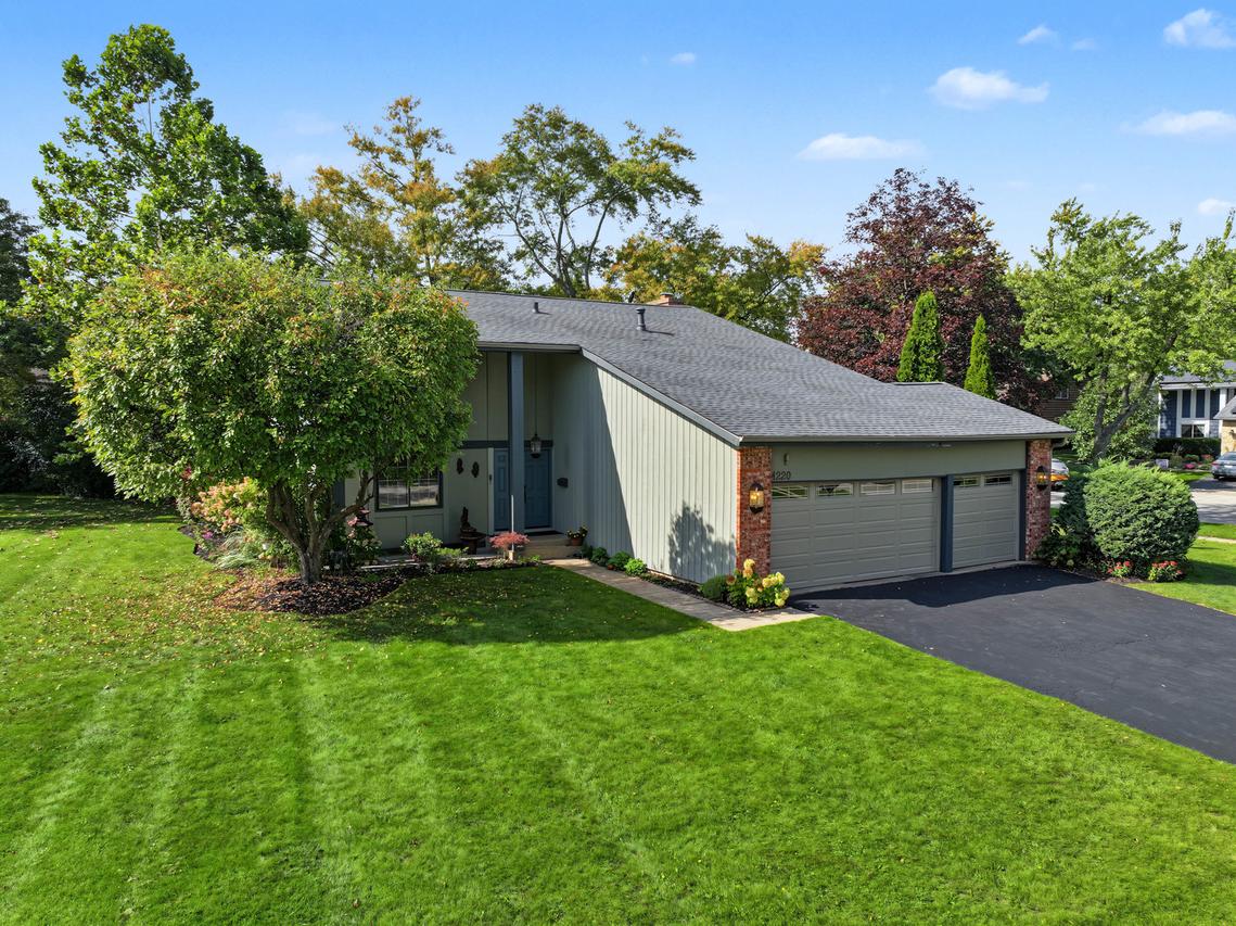 1220 N Pepper Tree Dr., Palatine, IL 60067