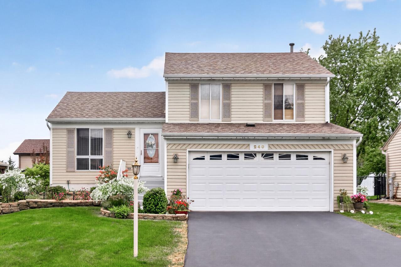 240 Iris Dr., Streamwood, IL 60107