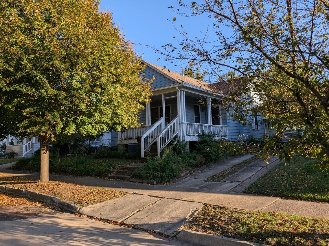 819 E Monroe St., Bloomington, IL 61701