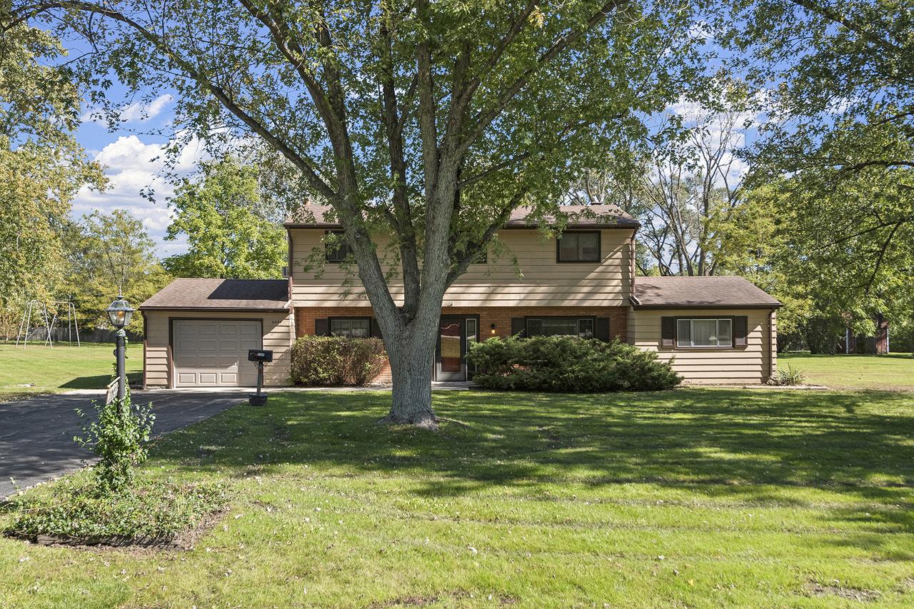 2244 Heathercliff Dr., Green Oaks, IL 60048