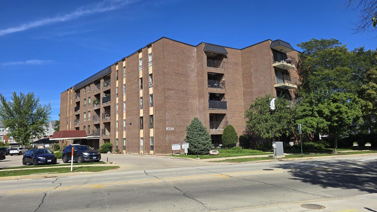 6330 Lincoln Ave. #4J, Morton Grove, IL 60053