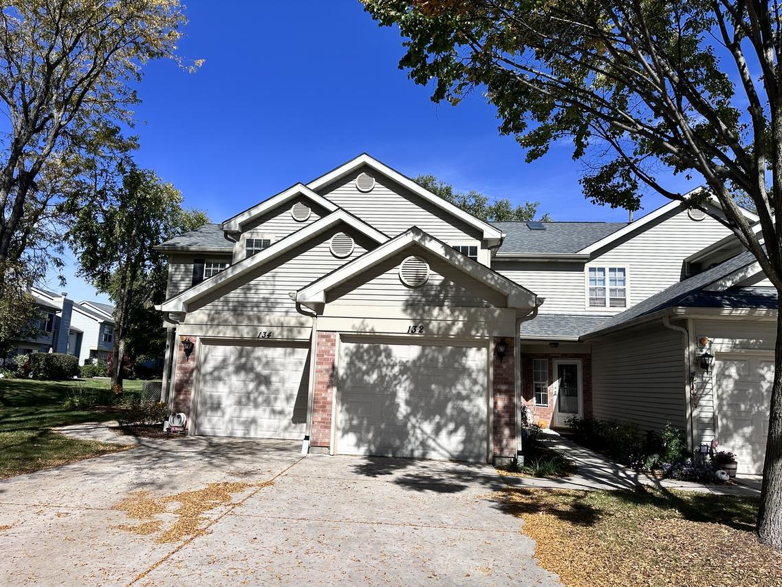 132 Golfview Dr., Glendale Heights, IL 60139