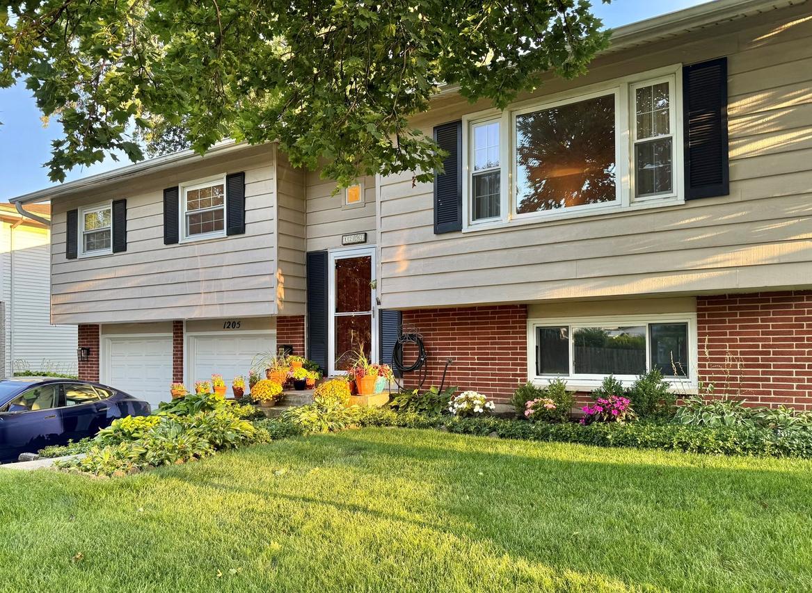 1205 E Ironwood Dr., Mount Prospect, IL 60056