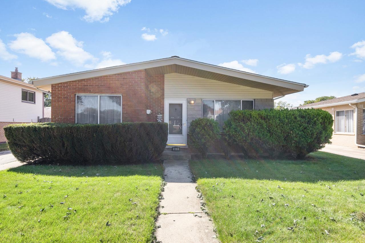 8441 W Madison Dr., Niles, IL 60714