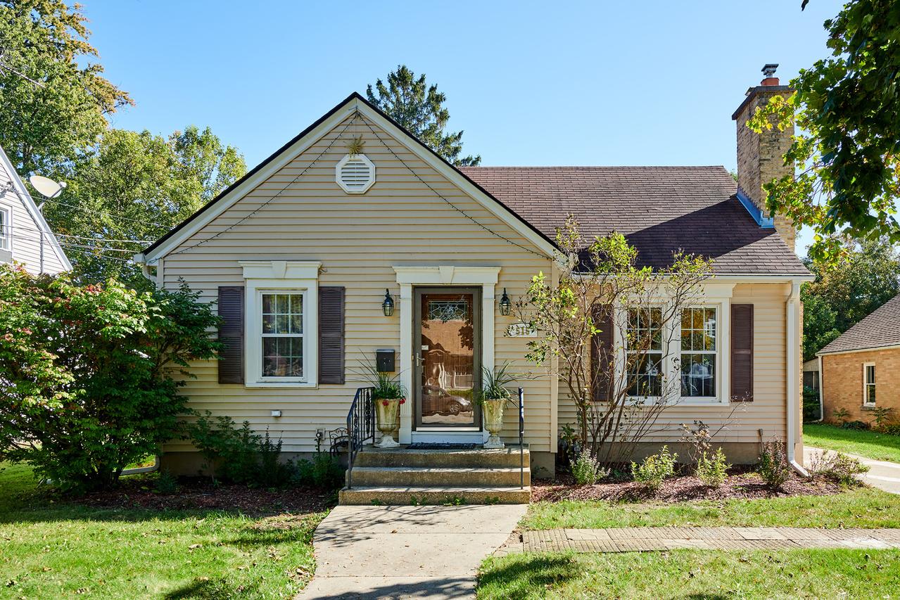 515 Preston Ave., Elgin, IL 60120