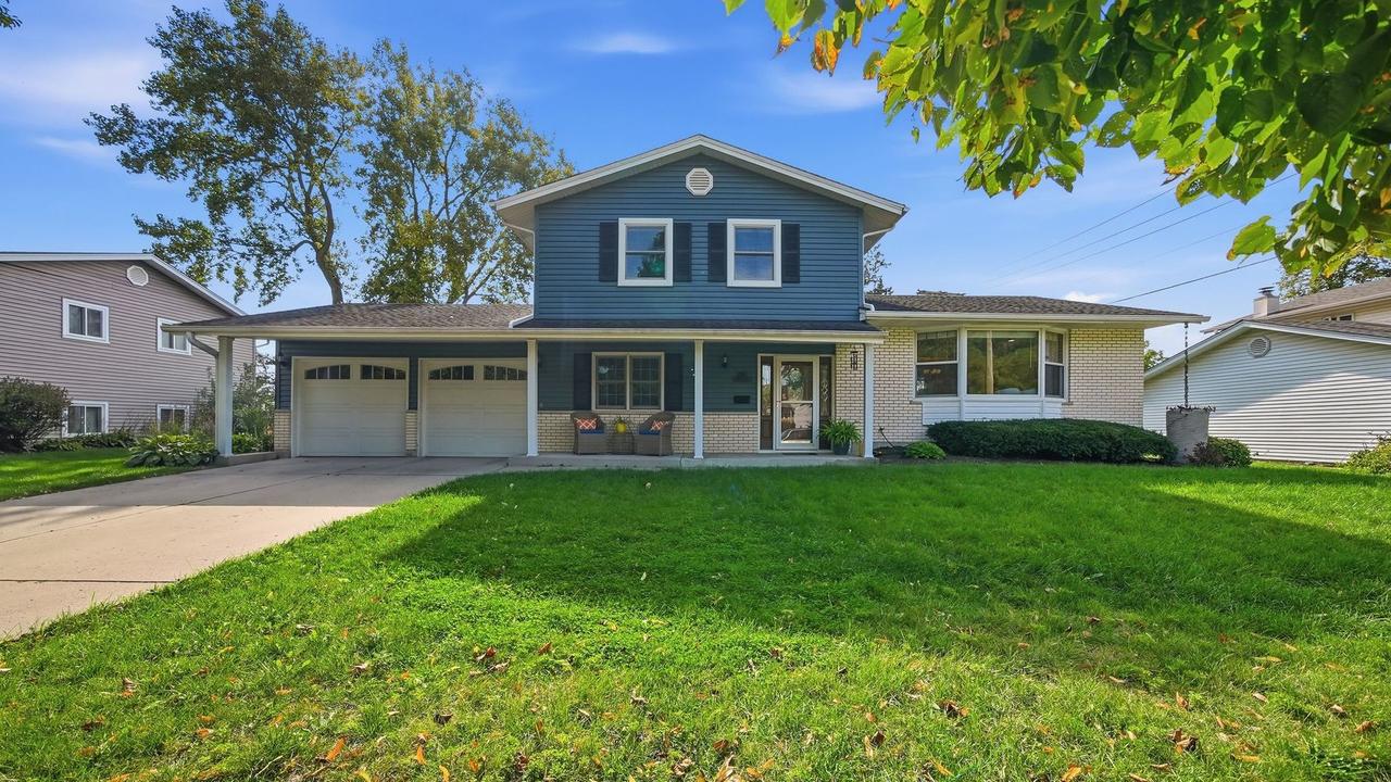1363 E Kenilworth Ave., Palatine, IL 60074
