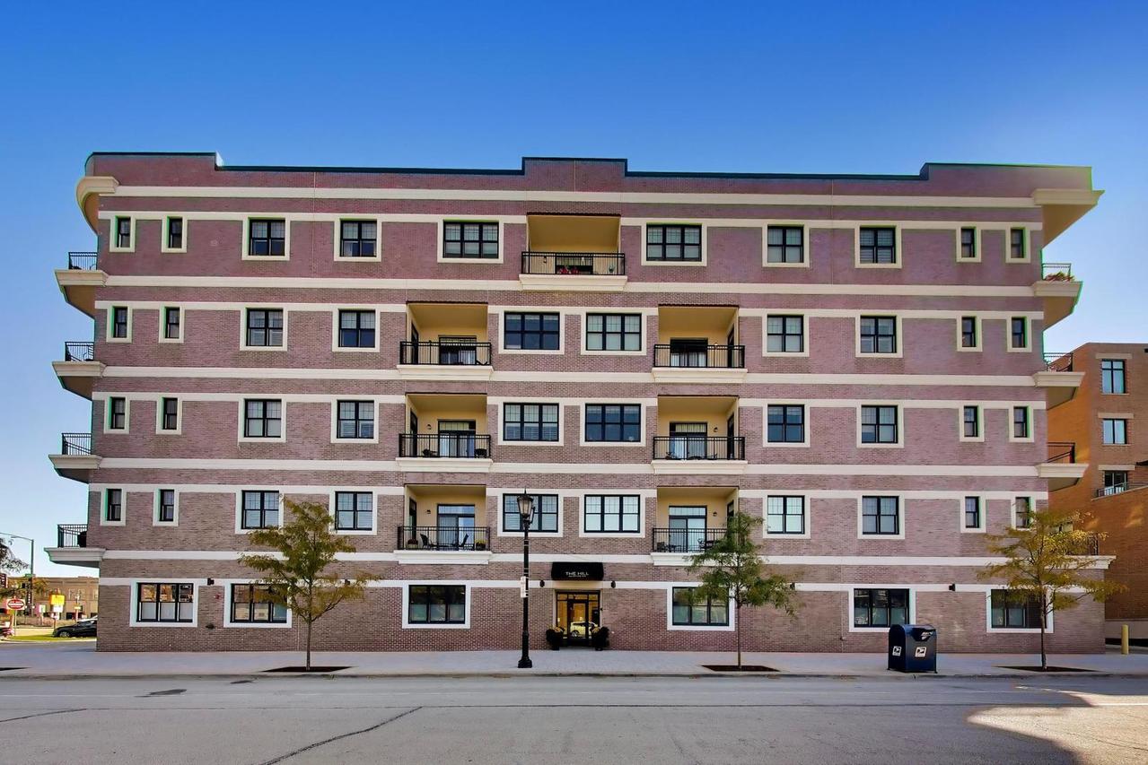 105 S Cottage Hill Ave. #405, Elmhurst, IL 60126