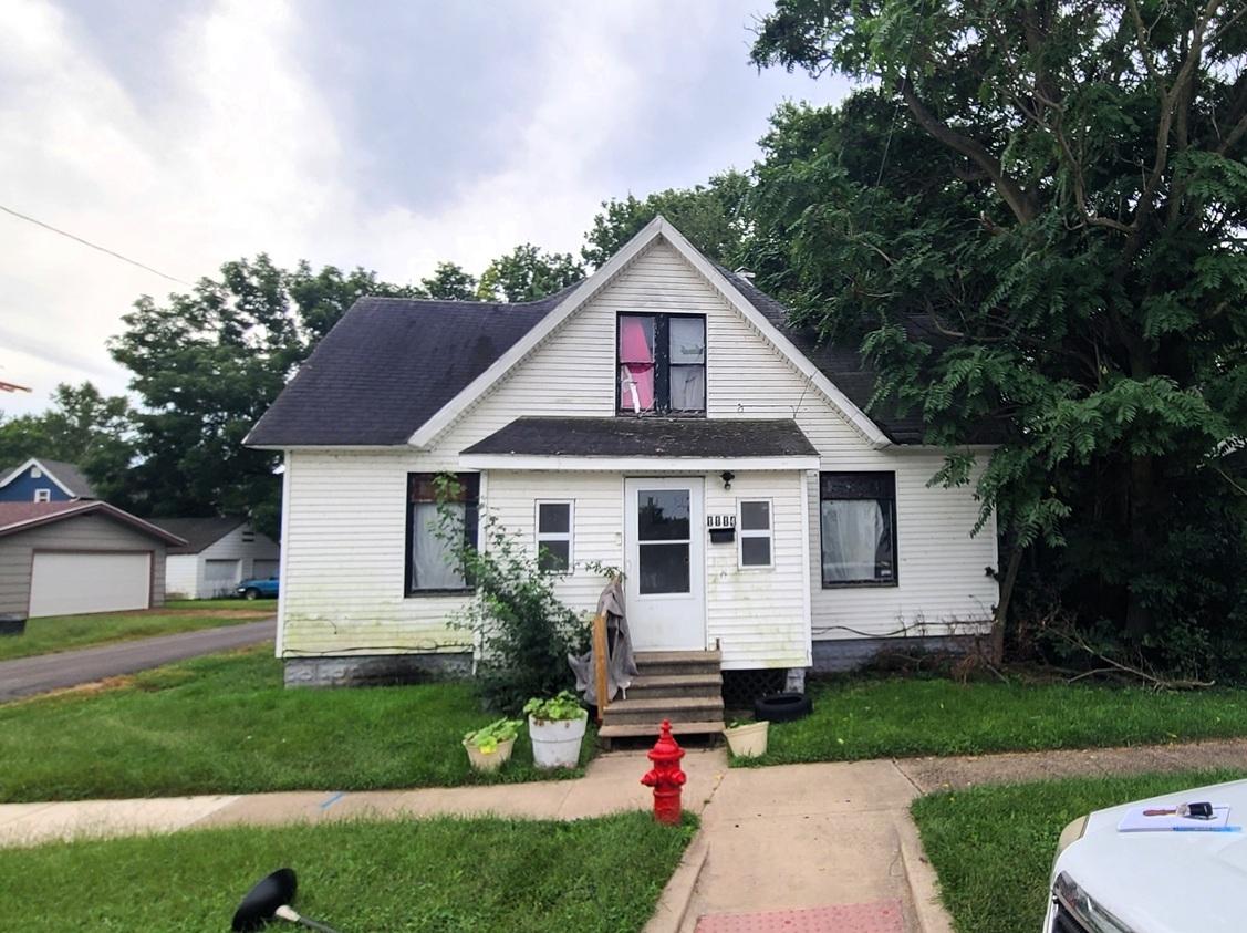 1114 W 4th St., Dixon, IL 61021