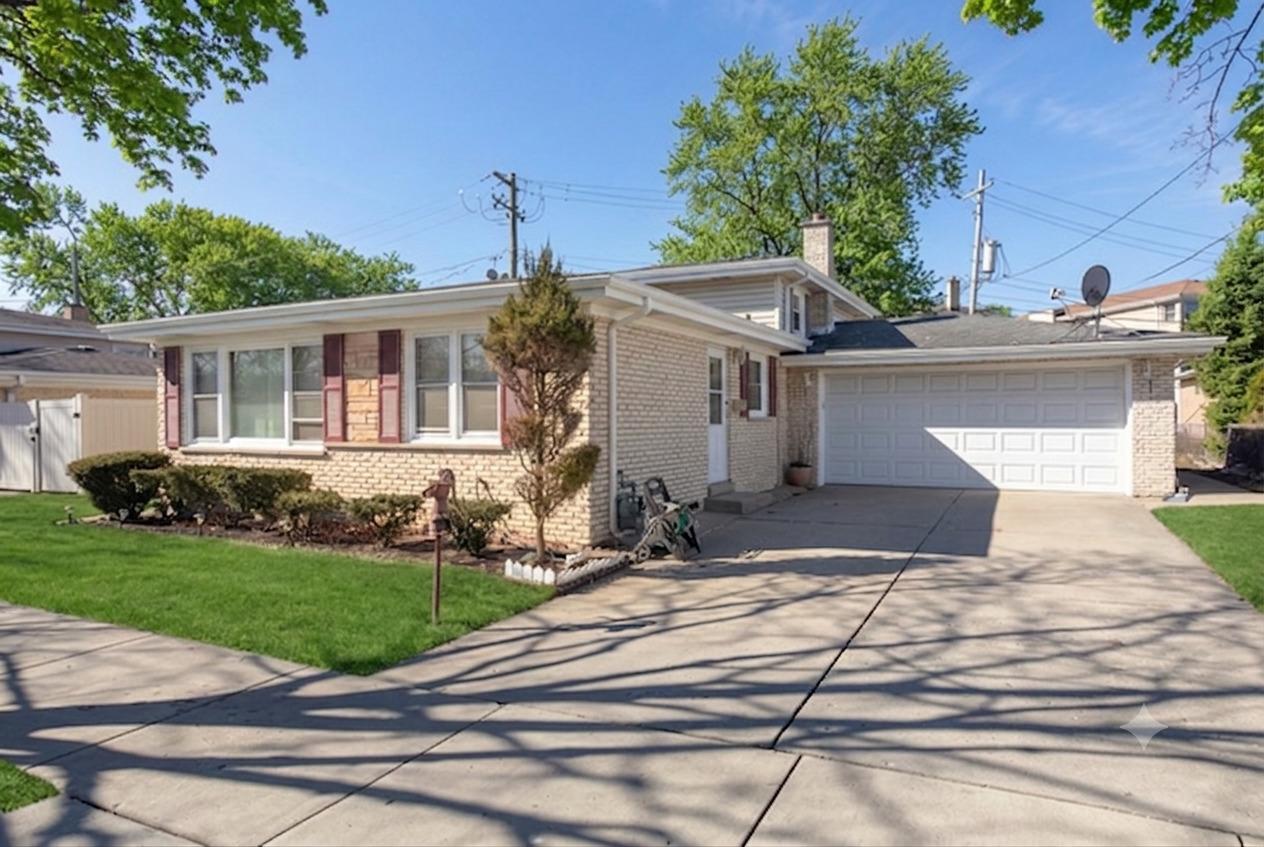 8516 N Ozanam Ave., Niles, IL 60714