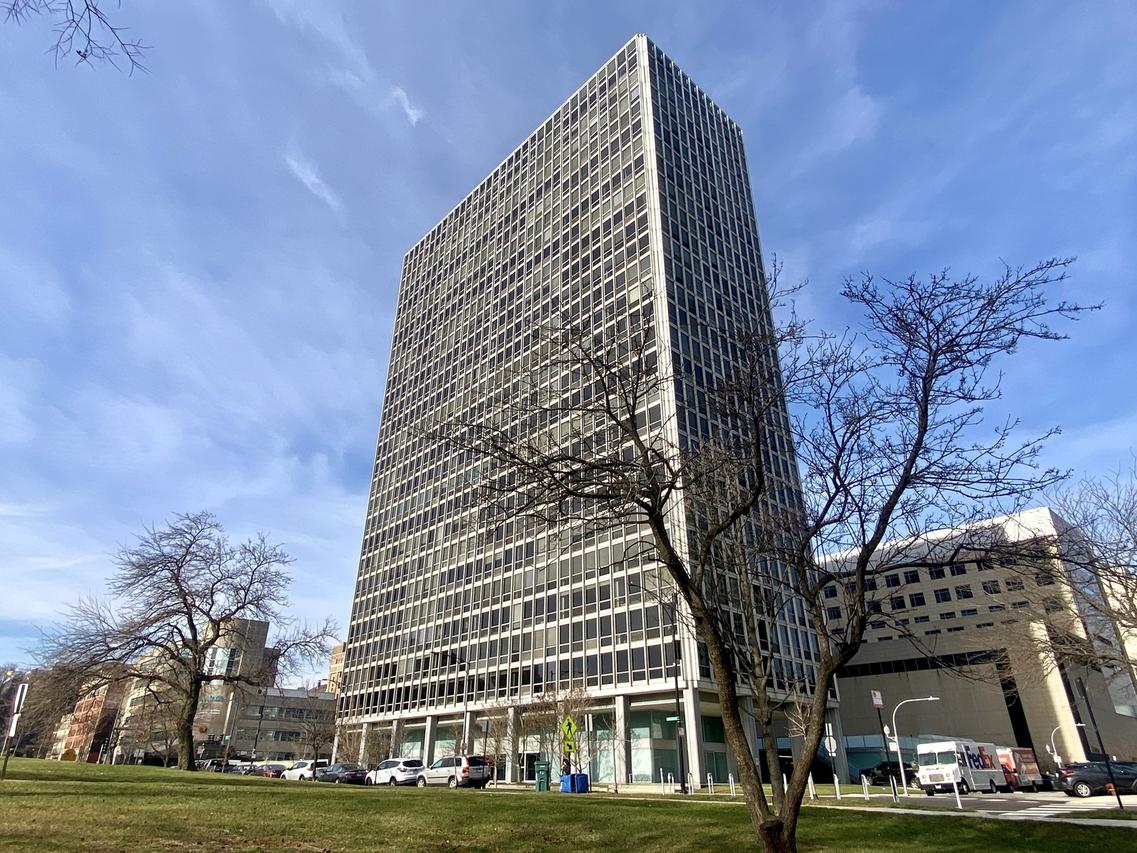 330 W Diversey Pkwy. #807-809, Chicago, IL 60657